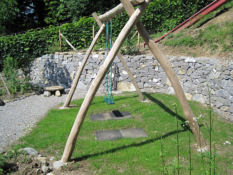 Robinienschaukel und Trockenmauer, Oberhusrain Kriens