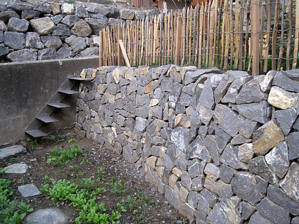 Gubermauer mit Stahltreppe, Luzern, 2011